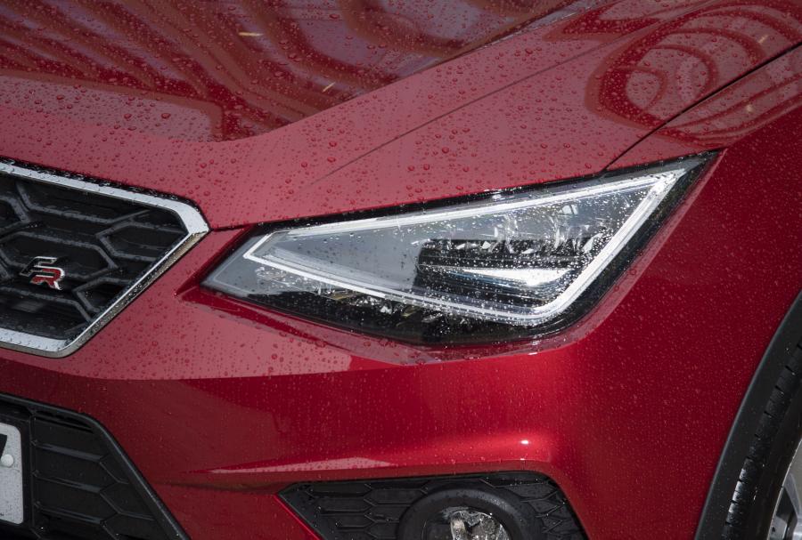 Детали экстерьера Seat Arona FR 2017 года  (UK) (фото 17 из 40)